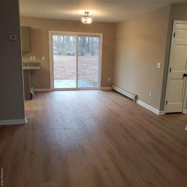 71 E Searsville Rd in Montgomery, NY - Building Photo - Building Photo