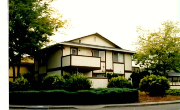 901 Kirsten Ct in Rohnert Park, CA - Building Photo - Building Photo