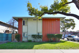 517 Cypress Ave in Santa Ana, CA - Building Photo - Other