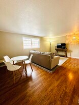 39 Pleasant St, Unit 5C in Northborough, MA - Building Photo