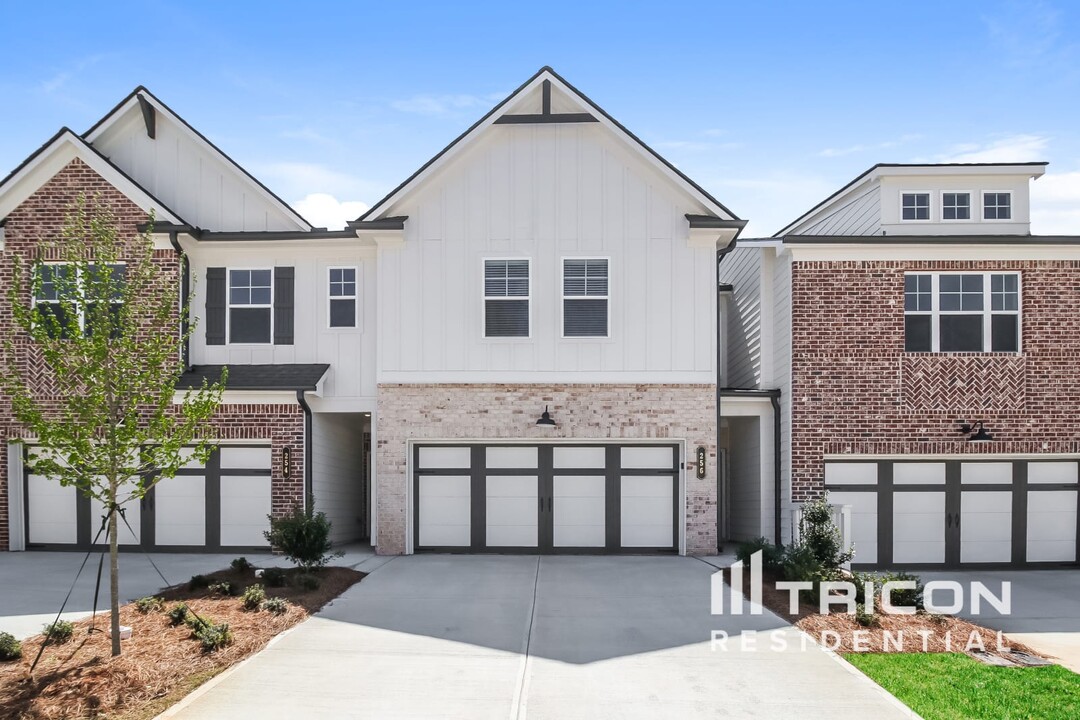 256 Depot Lndg Rd in Auburn, GA - Building Photo