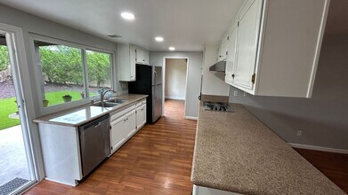 3814 Radcliffe Ln in San Diego, CA - Building Photo - Building Photo