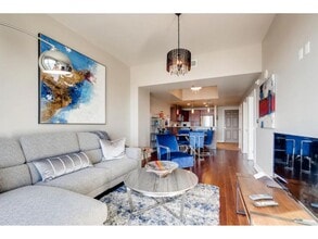 170 E Ogden Ave in Las Vegas, NV - Building Photo - Building Photo