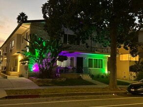 325 S Doheny Dr, Unit 4 in Beverly Hills, CA - Building Photo - Building Photo