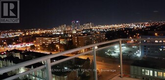 8 Rosebank Dr in Toronto, ON - Building Photo