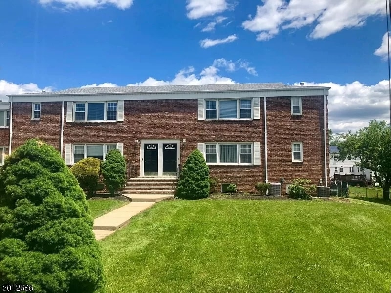 4 Dartmouth Ave in Bridgewater, NJ - Building Photo