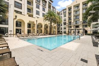 Lantower Westshore in Tampa, FL - Foto de edificio - Building Photo