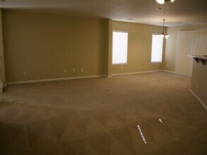 8318 Brilliant Ruby Ct in Las Vegas, NV - Foto de edificio - Building Photo