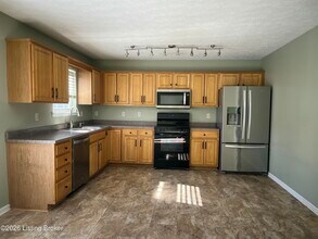 154 Woodfield Cir in Shelbyville, KY - Building Photo - Building Photo