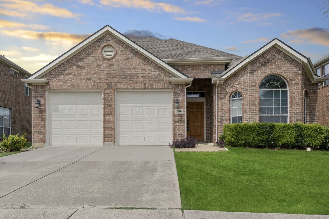 2840 Prado in Grand Prairie, TX - Building Photo