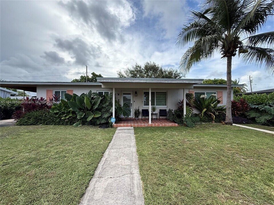 10031 Jamaica Dr in Cutler Bay, FL - Building Photo