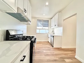 1034 1/2 S Fairfax Ave in Los Angeles, CA - Building Photo