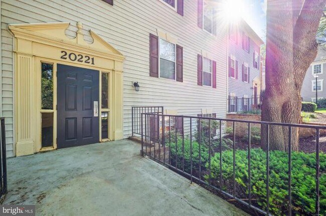 20221 Shipley Ter, Unit 102 in Germantown, MD - Foto de edificio - Building Photo