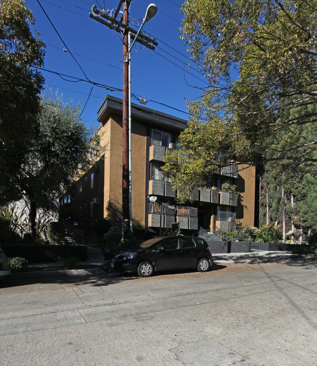 2065 Rodney Dr in Los Angeles, CA - Foto de edificio - Building Photo