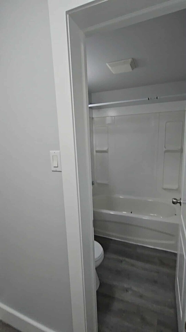 570 Ellice Ave in Winnipeg, MB - Building Photo - Building Photo