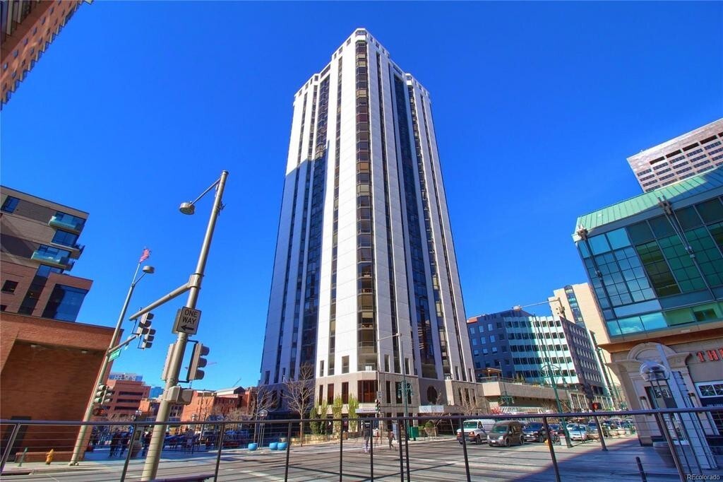 1625 Larimer St, Unit 1204 in Denver, CO - Building Photo