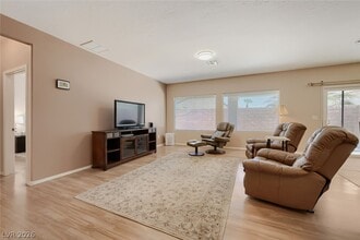 7536 Chaffinch St in North Las Vegas, NV - Building Photo - Building Photo