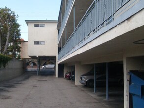 13614 Cordary Ave. in Hawthorne, CA - Foto de edificio - Building Photo