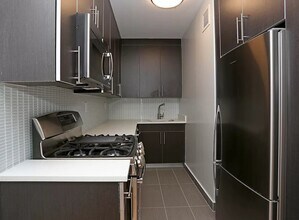 425 W 53rd St in New York, NY - Building Photo - Building Photo