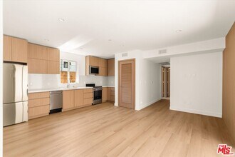 5912 Mammoth Ave in Los Angeles, CA - Building Photo - Building Photo