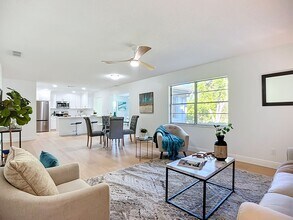 2014 Hampstead Cir in Sun City Center, FL - Building Photo - Building Photo