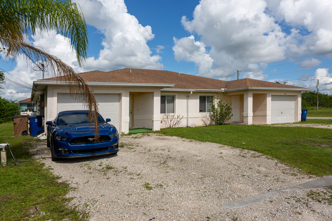 745-747 Gilbert Ave S in Lehigh Acres, FL - Building Photo