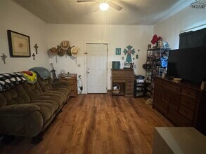 225 N Sycamore St in Archer City, TX - Building Photo - Building Photo