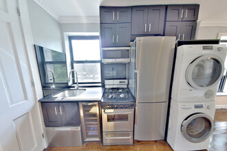 212 E 105th St in New York, NY - Building Photo - Building Photo