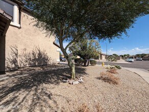 5794 W Golden Ln in Glendale, AZ - Foto de edificio - Building Photo