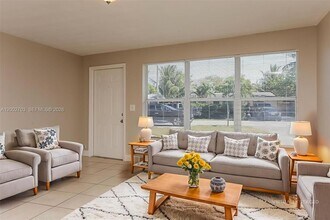 1425 NE 29th St in Pompano Beach, FL - Foto de edificio - Building Photo