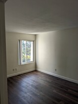 7500 Parkway Dr, Unit 203 in La Mesa, CA - Building Photo