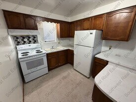 605 W Commercial St in Portales, NM - Building Photo