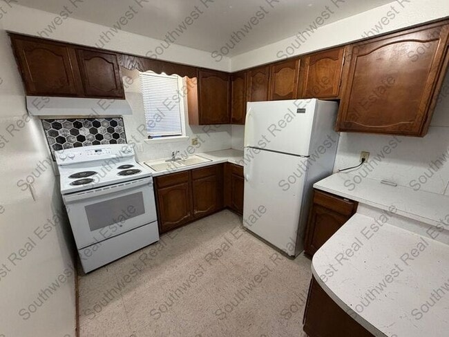 property at 605 W Commercial St