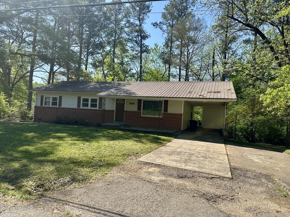157 8th St in Tupelo, MS - Building Photo
