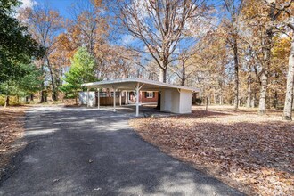 205 Gum Branch Rd in Burns, TN - Foto de edificio - Building Photo