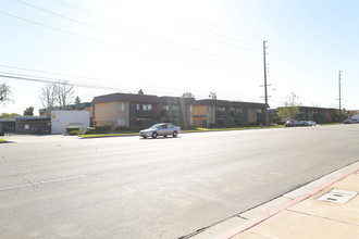 Garden Grove Manor in Garden Grove, CA - Foto de edificio - Building Photo