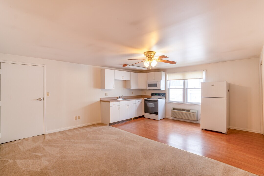 194 Cherry St in Milford, CT - Building Photo