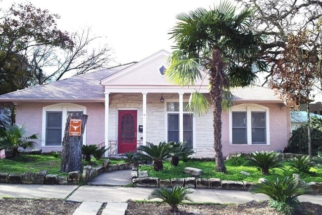 property at 903 W 30th St