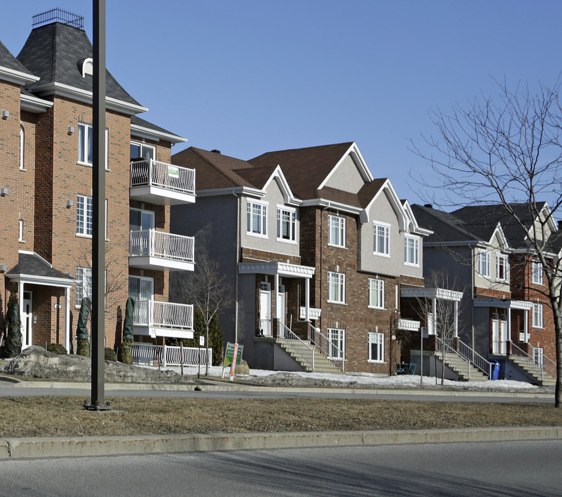 675 le Bourg-Neuf in Repentigny, QC - Building Photo