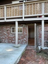 1124 Rosario Dr, Unit 1124 lower in Topanga, CA - Foto de edificio - Building Photo