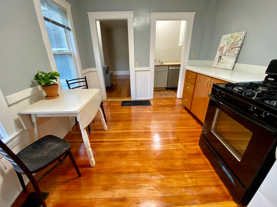 30 Fairmont Ave, Unit 1R in Cambridge, MA - Building Photo