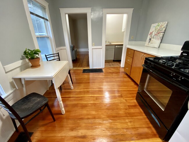 30 Fairmont Ave, Unit 1R