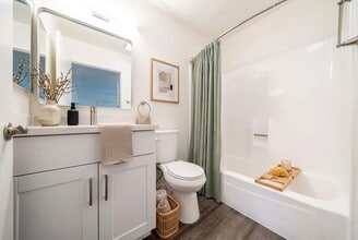 1440 Oak Dr in Vista, CA - Building Photo - Building Photo