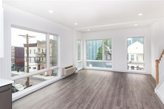 396 Summit Ave in Jersey City, NJ - Foto de edificio - Building Photo