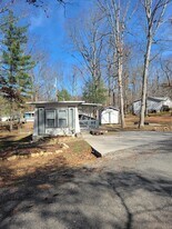 133 Rugby Ct in Crossville, TN - Building Photo