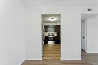 Devonshire Apartments in Louisville, KY - Building Photo - Building Photo
