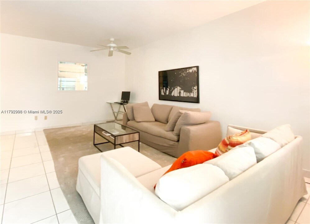 1755 Washington in Miami Beach, FL - Building Photo