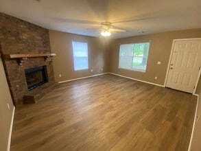 128 S Killdeer Dr in Farmington, AR - Building Photo - Building Photo