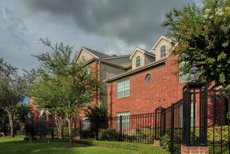 Camden Vanderbilt in Houston, TX - Building Photo - Building Photo