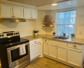 914 Pecan St, Unit B in Clarkston, GA - Foto de edificio - Building Photo